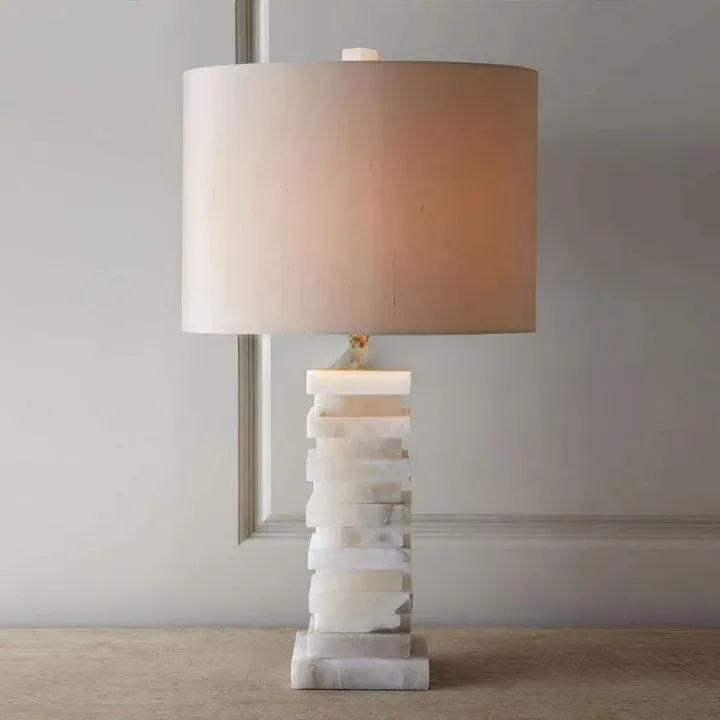 Lampe en albâtre Alshain, pied en blocs, abat-jour