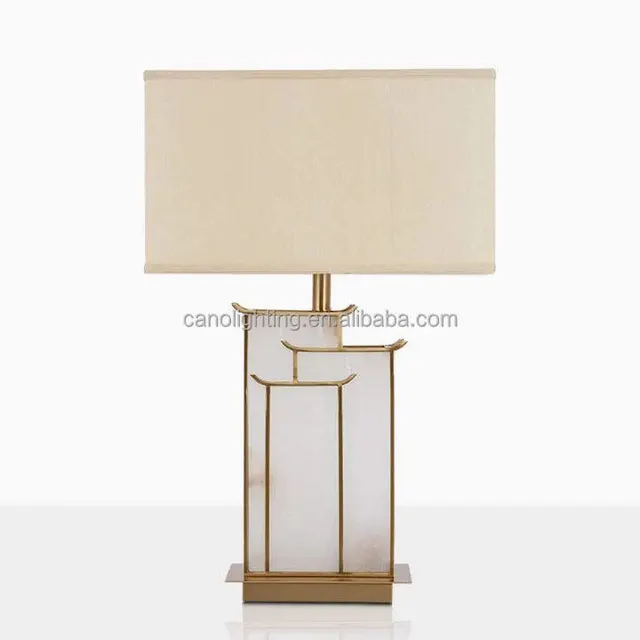 Lampe en albâtre Heze, cadre de laiton, abat-jour