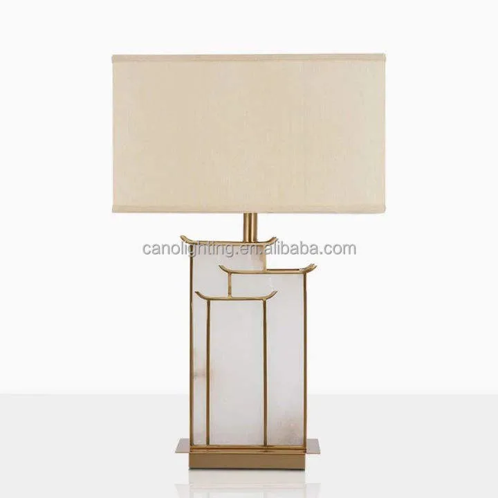 Lampe en albâtre Heze, cadre de laiton, abat-jour