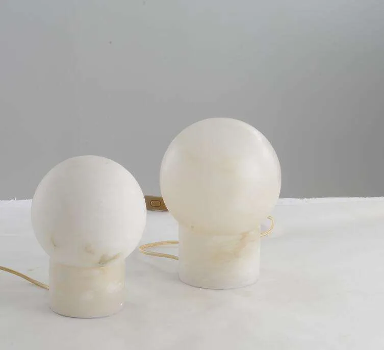 Lampe en albâtre Tarazed, sphère sur socle : combien de pièces en albâtre dans une même pièce