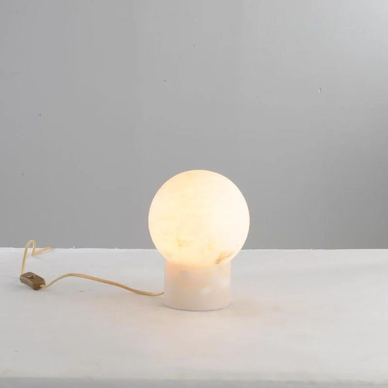 Lampe en albâtre Tarazed, sphère sur socle, vue 2 sur 6