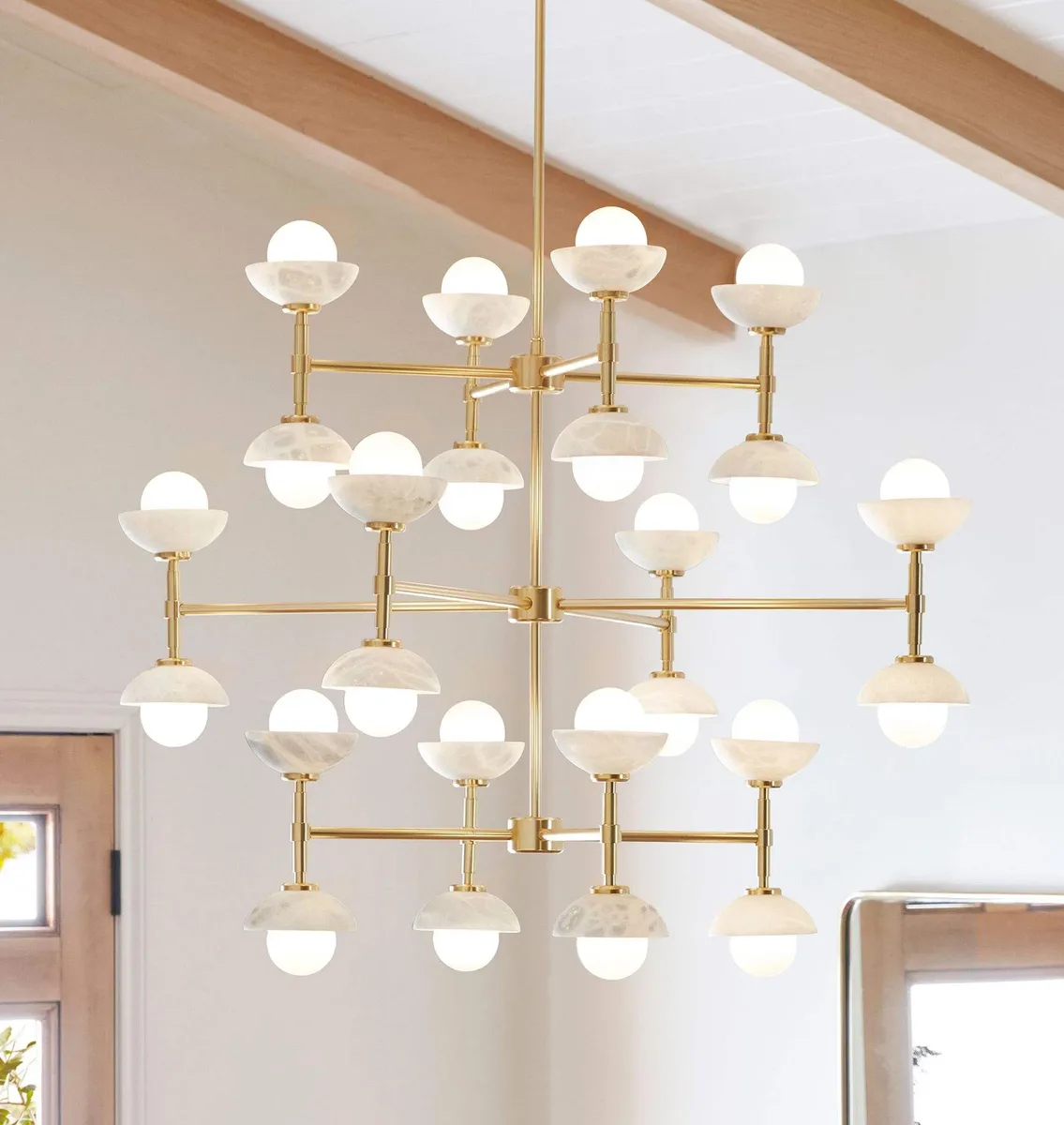 Lustre en albâtre Hamal, à bras et coupoles, vue 2 sur 6