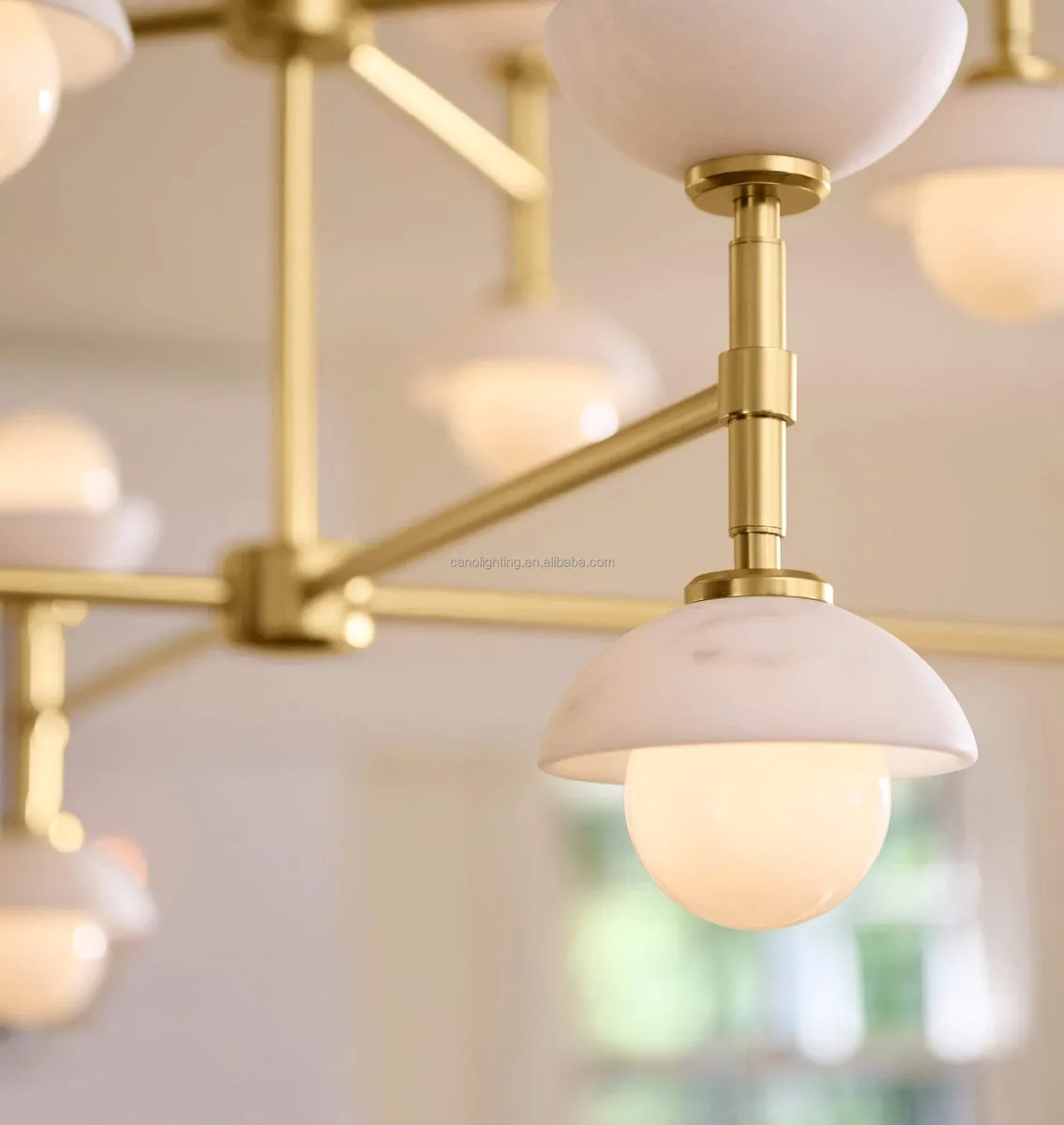 Lustre en albâtre Hamal, à bras et coupoles, vue 6 sur 6