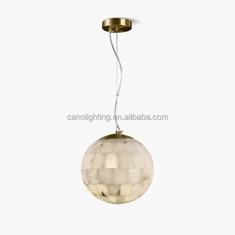 Suspension en albâtre Alcyone, sphère facettée