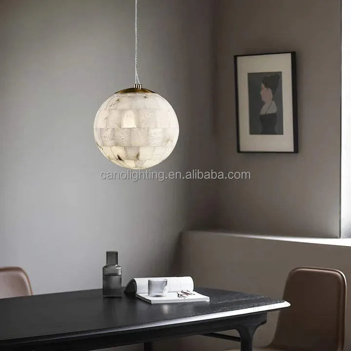 Suspension en albâtre Alcyone, sphère facettée, vue 5 sur 6