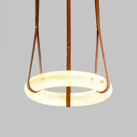 Suspension en albâtre Carène, anneau à sangles de cuir