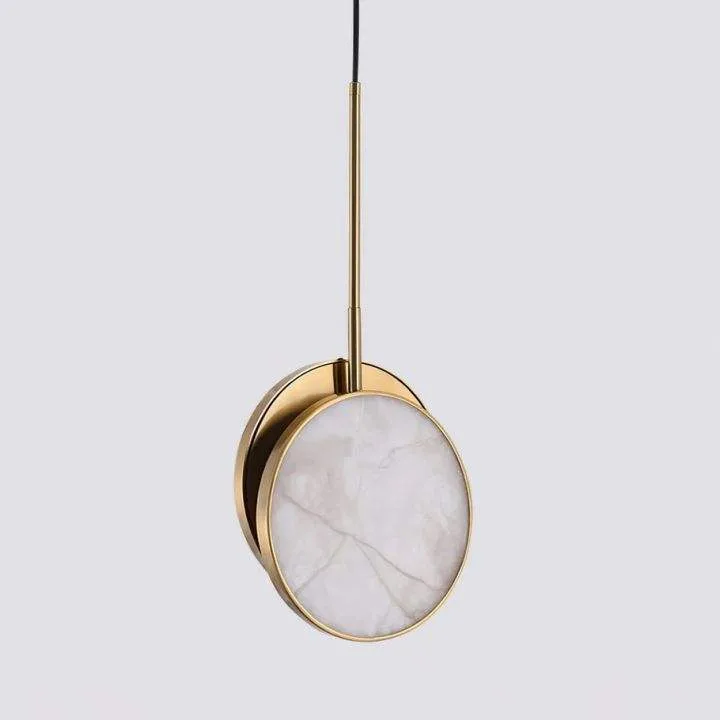Suspension en albâtre Cassiopée, lune cerclée de laiton, vue 5 sur 6