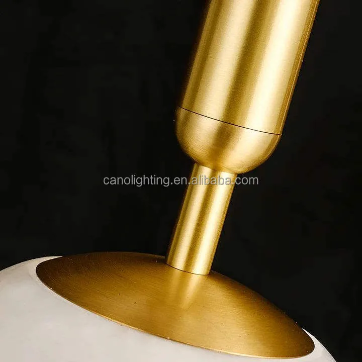 Suspension en albâtre Castor, sphère à tige de laiton, vue 5 sur 6