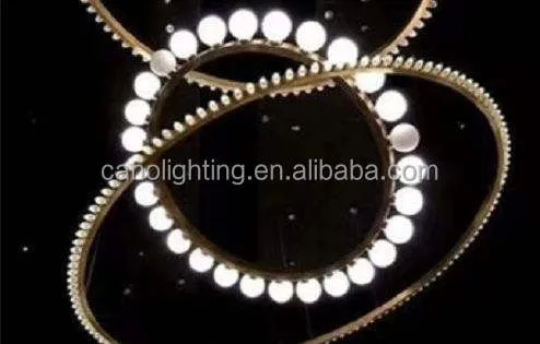 Suspension en albâtre Dauphin, collier de perles, vue 6 sur 6