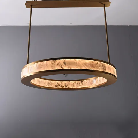 Suspension en albâtre Pégase, halo cerclé