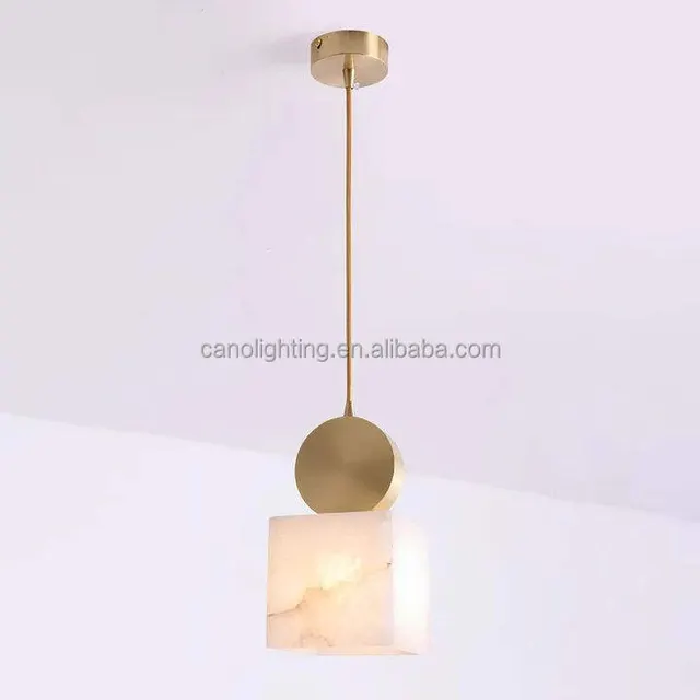 Suspension en albâtre Régulus, cube et cercle de laiton