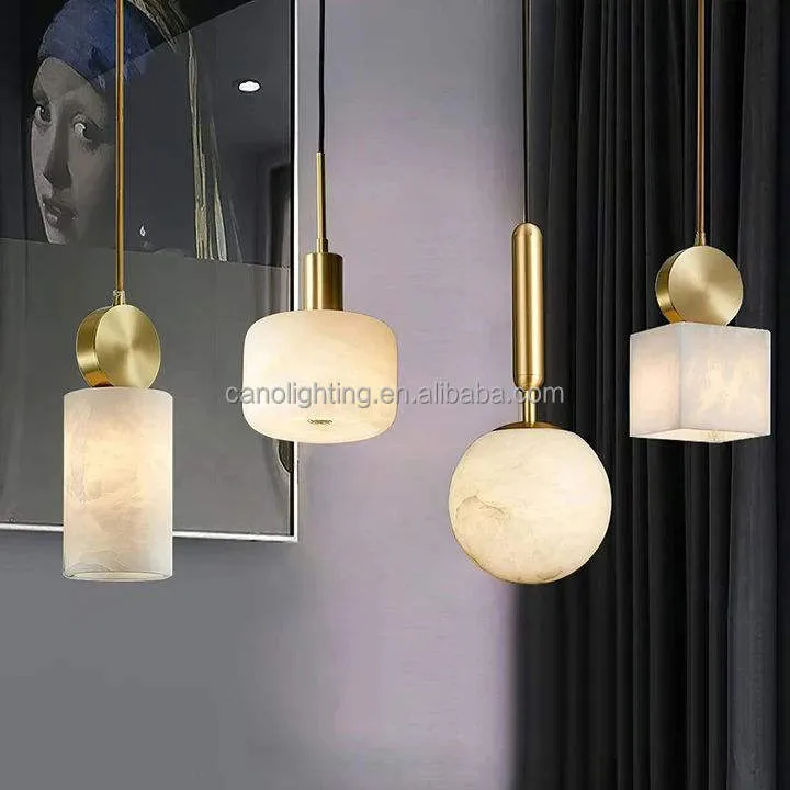 Suspension en albâtre Régulus, cube et cercle de laiton, vue 5 sur 6