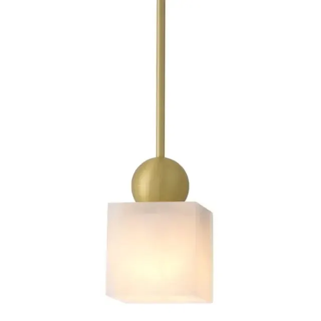 Suspension en albâtre Véga, cube et boule de laiton