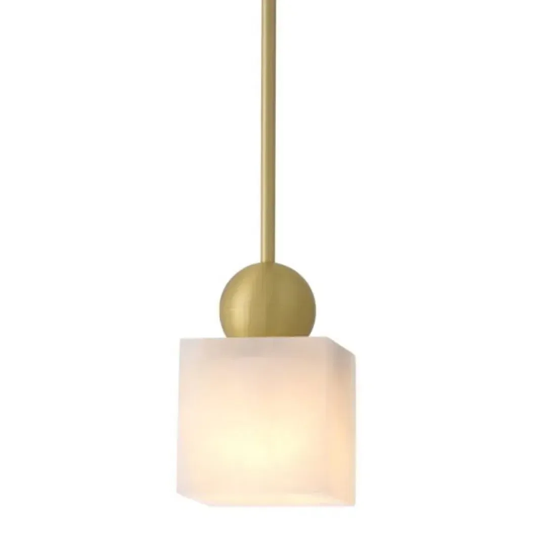 Suspension en albâtre Véga, cube et boule de laiton