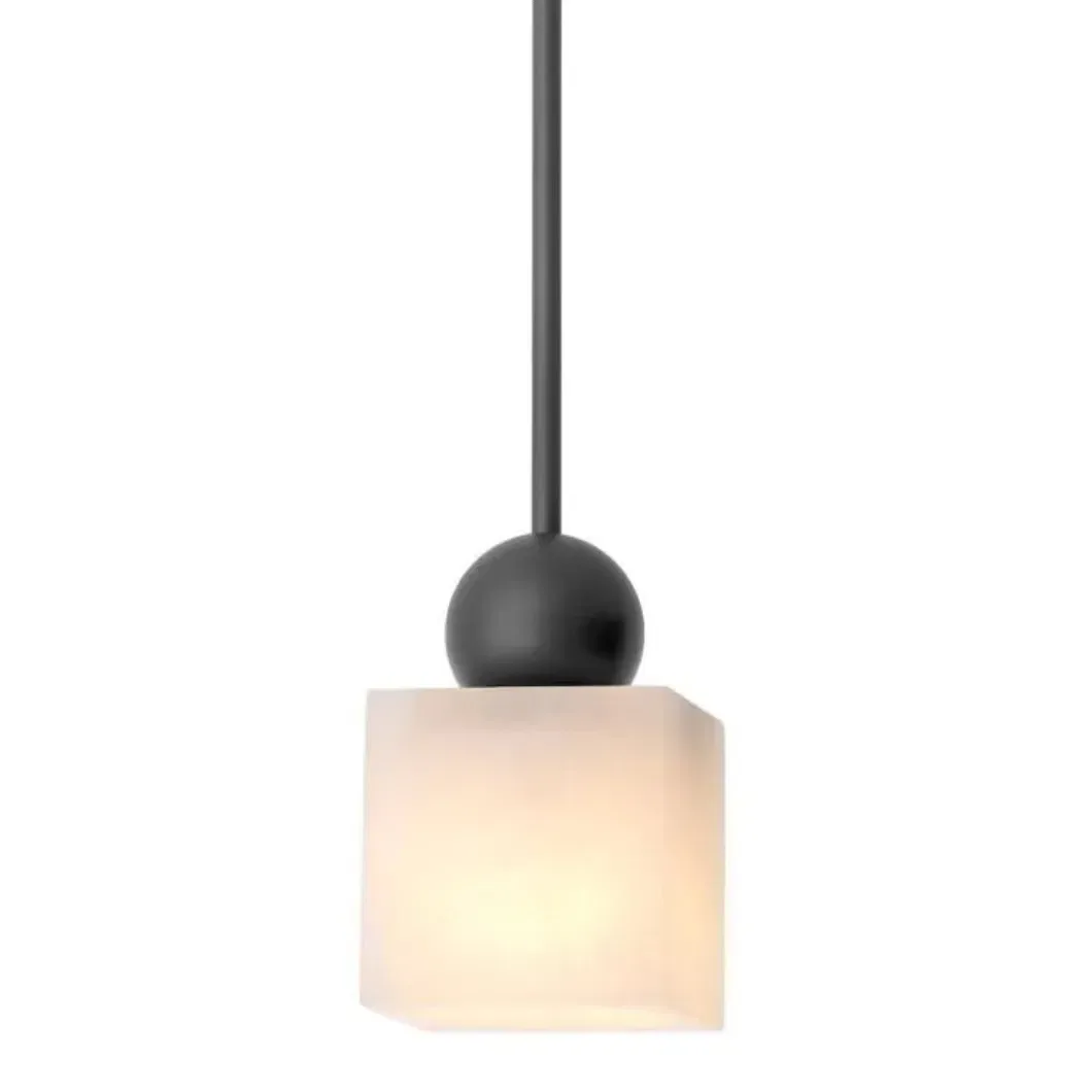 Suspension en albâtre Véga, cube et boule de laiton, vue 6 sur 6